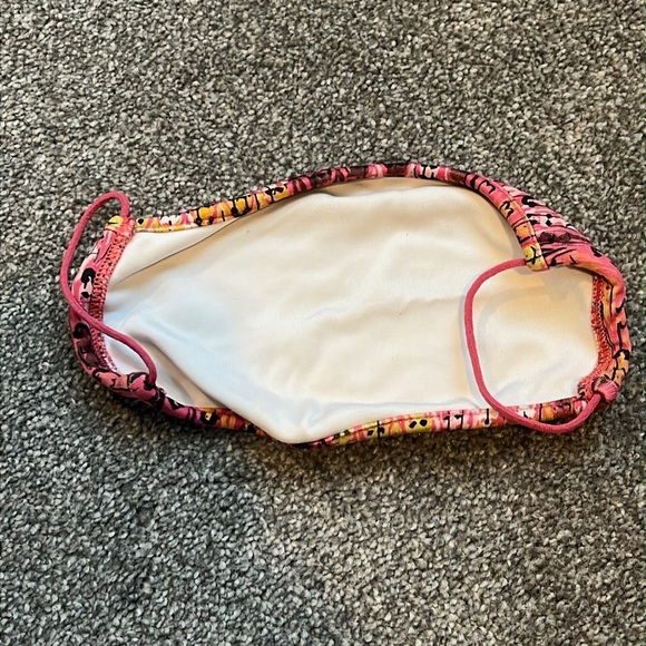 Alice + Olivia x Donald Robertson face mask OS - Picture 3 of 3